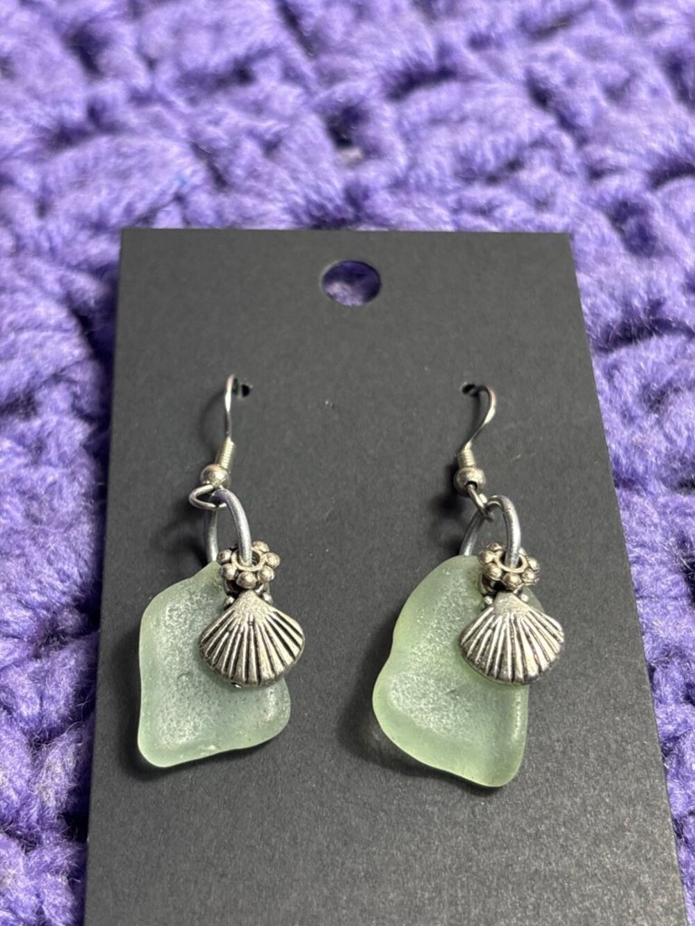 Silvertone Shell Green Glass Dangle Earrings 1 inch